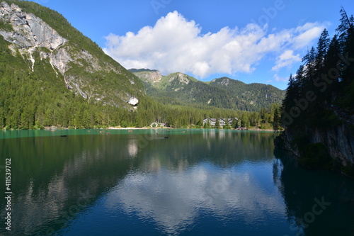 Fototapeta Naklejka Na Ścianę i Meble -  lago di braies dolomiti