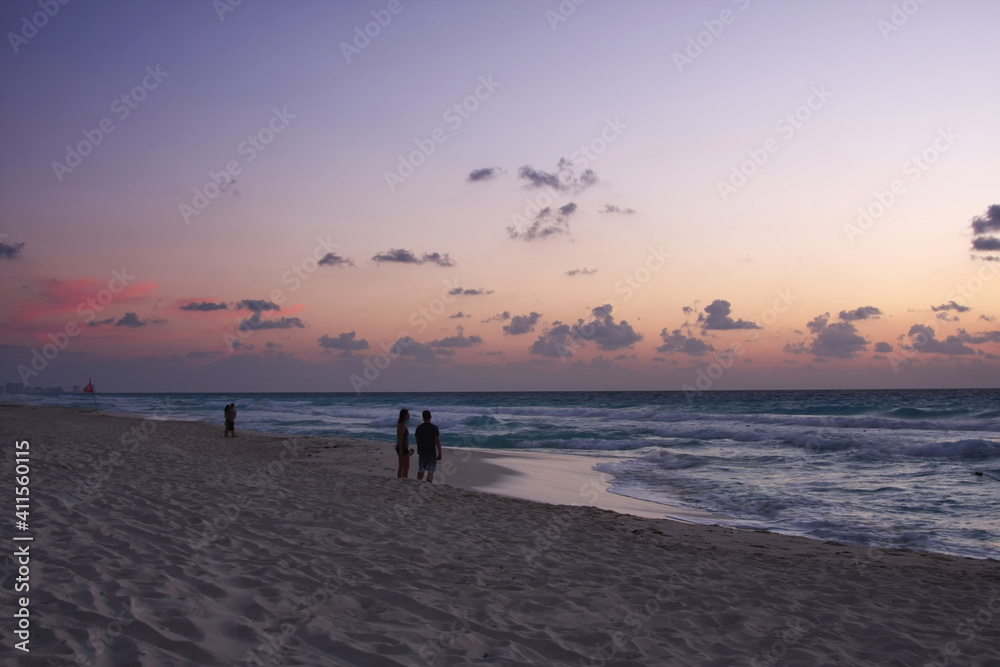 Mexico, Cancún - People watching the sunrise at