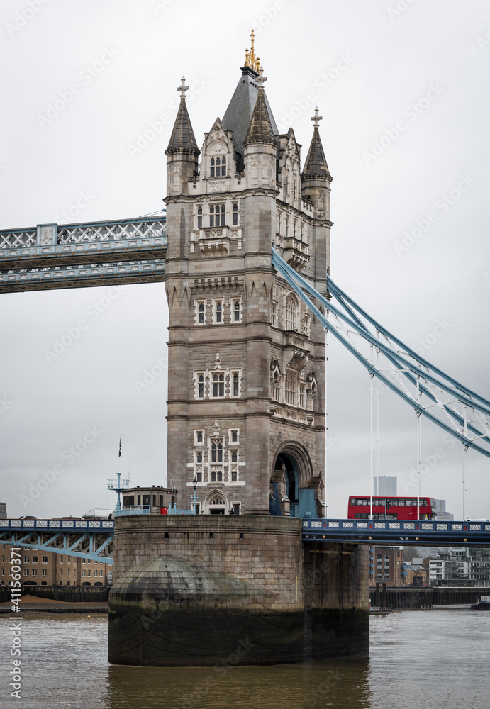 Obraz premium London, UK. Tower Bridge with red bus at national Covid lockdown time