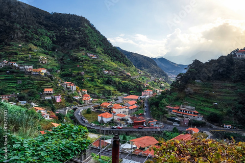 Berge zwischen Machico und Santo António da Serra, Hafen, Madeira, Portugal, photo