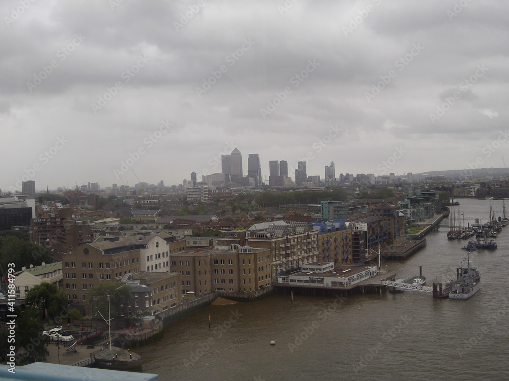 Vue aérienne sur la Tamise depuis Tower bridge à Londres