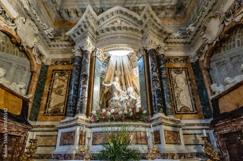 Die Verzückung der Heiligen Teresa von Giovanni Lorenzo Bernini in der Kirche Santa Maria della Vittoria in Rom