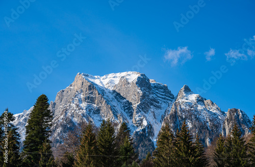 Obraz na płótnie Snow covered Peak in the Romanian Carpathian Mountains w salonie