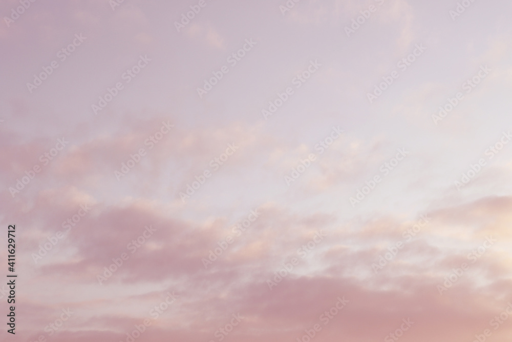 Obraz premium beautiful winter morning sly with clouds