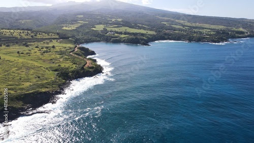 Fotografie Aerial views of Lipoa point in West Maui during a winter swell 4