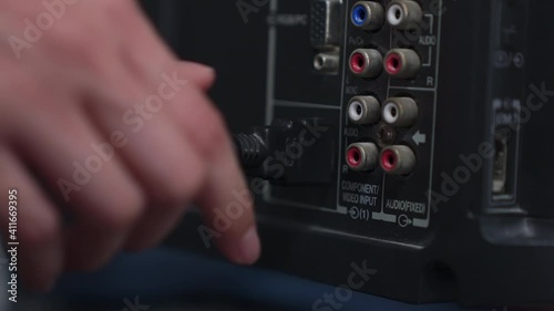 Hand connect the cable HDMI in the back of TV.
