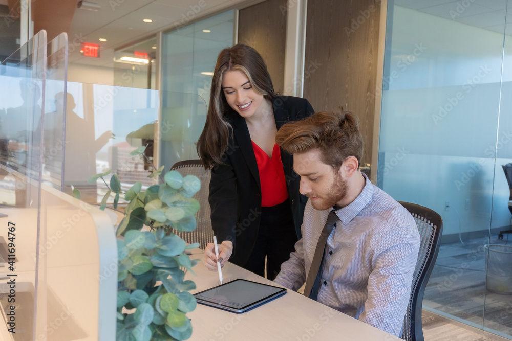 Obraz premium Office employees having a meeting