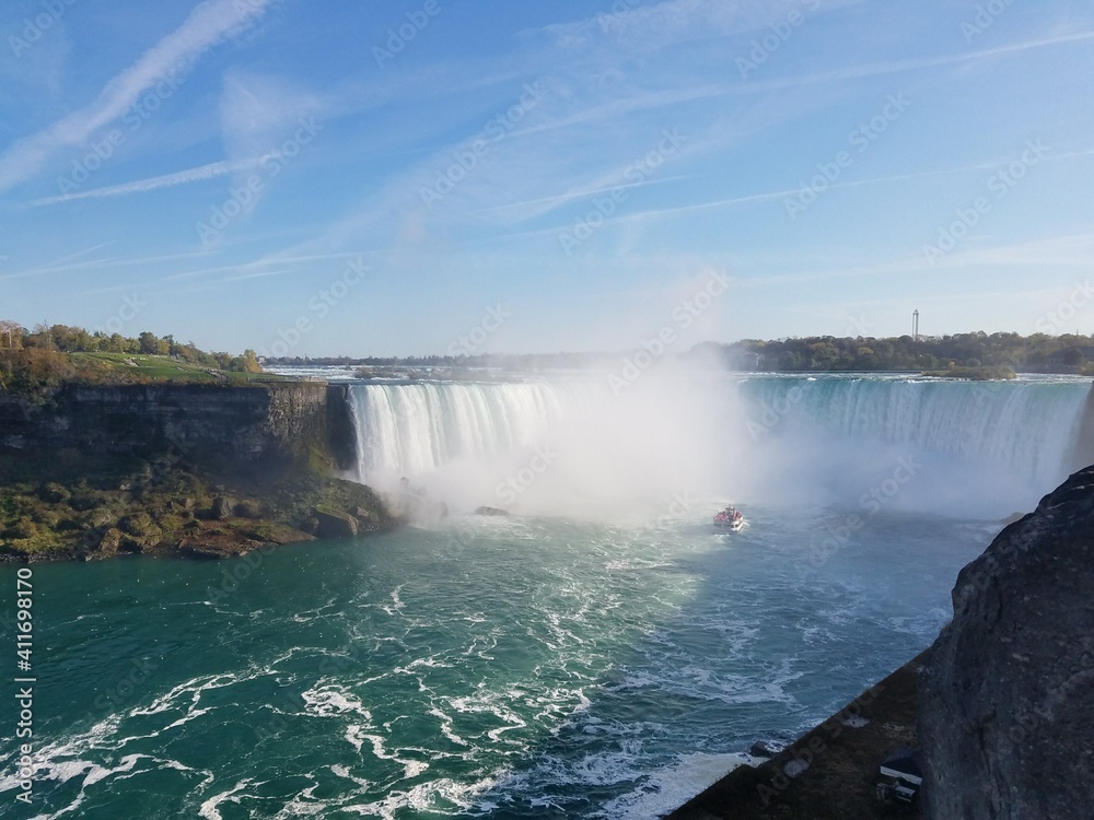 Beautiful Niagara Falls and Ships Beautiful Niagara Falls and Ships