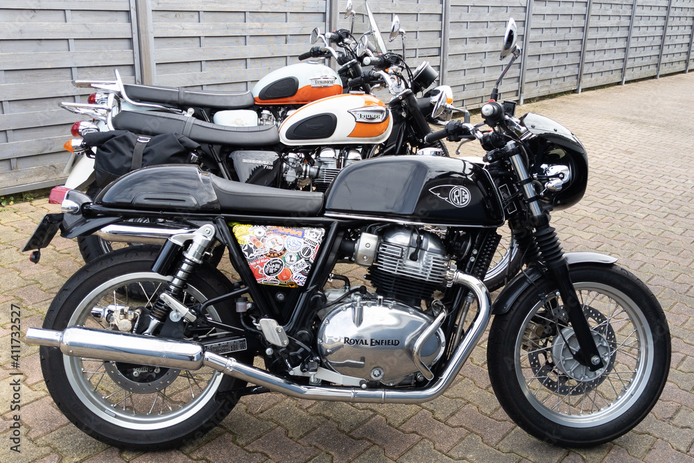 triumph bonneville t120 vs royal enfield interceptor