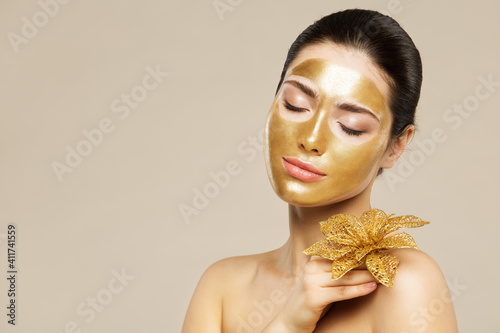 Facial peeling Golden Mask. Gold Lifting Anti Wrinkle Aging Face Mask. Perfect Smooth Skin Care