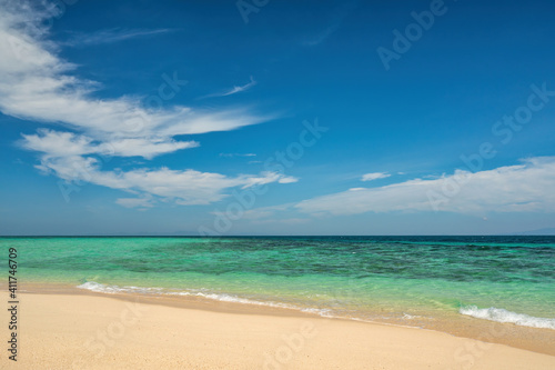 Fototapeta Naklejka Na Ścianę i Meble -  Tropical islands view of ocean blue sea wave water and white sand beach, nature landscape in Thailand