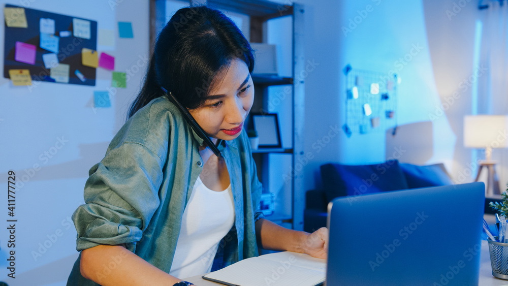 Φωτογραφία Freelance Asia women using laptop talk on phone busy entrepreneur working distantly in living room