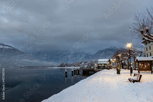 Winter and snow at the lake 