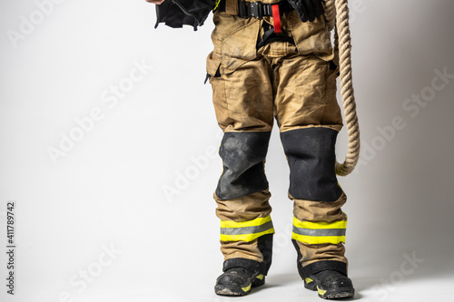 Obraz na płótnie firefighter man on white background w salonie