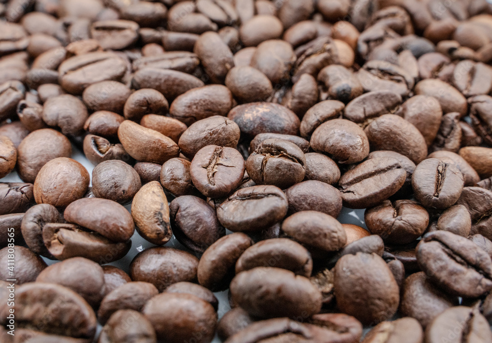 Naklejka premium Background image with roasted brown coffee beans