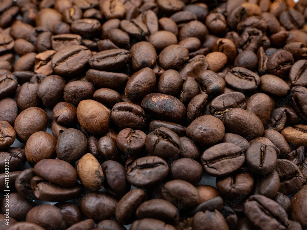 Naklejka premium Background image with roasted brown coffee beans