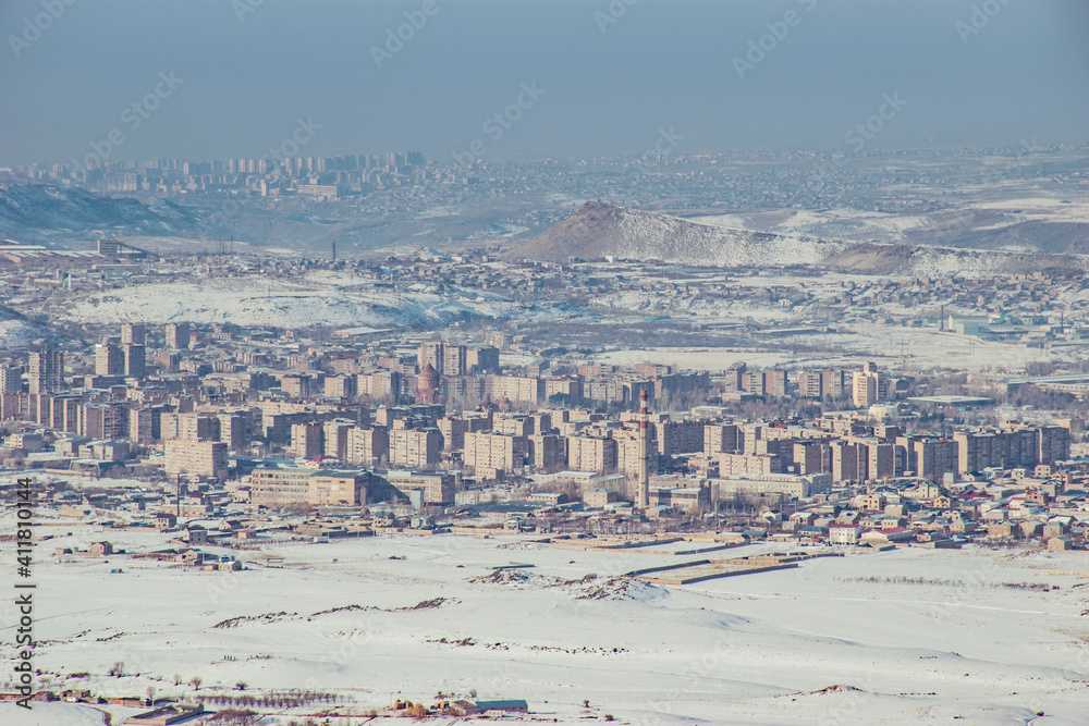 Obraz premium view of the city from mountains