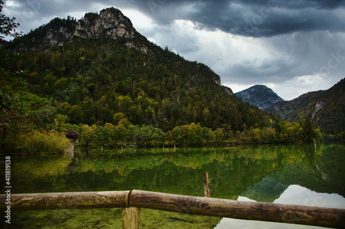 See in den Alpen im Spätsommer