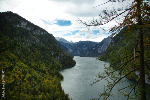 See in den Alpen im Spätsommer