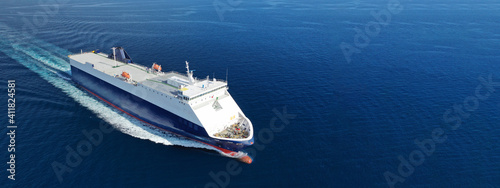 Fotografia Aerial drone ultra wide photo of large RoRo (Roll on-off) vessel cruising the At