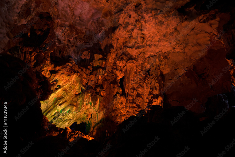 Hang Sung Sot Grotto (Cave of Surprises), Halong Bay, Vietnam