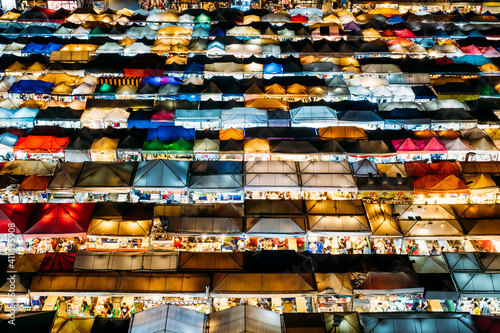 タイの市場の夜景