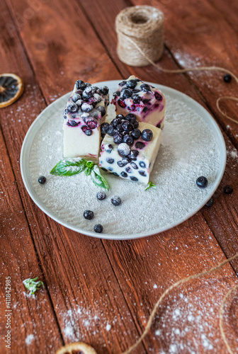 no-baking cheesecake with blueberry and mint on wood background