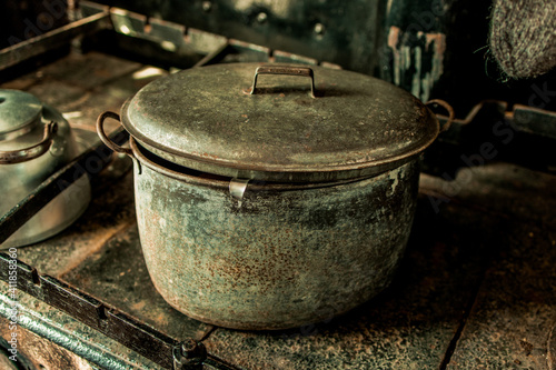 Old and rusty cooking pot © Olli
