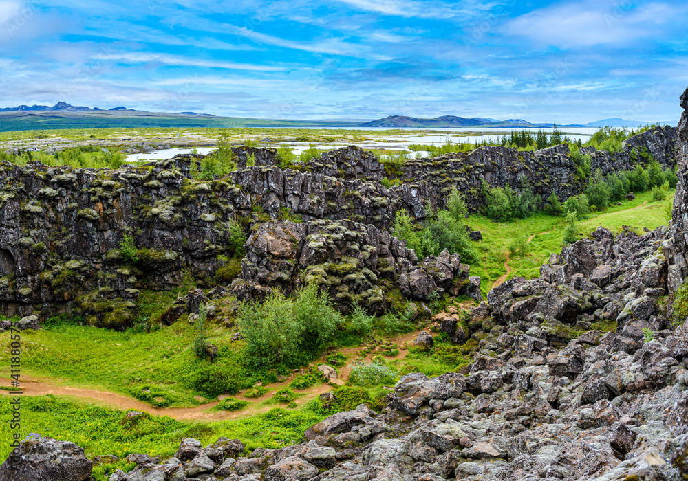 Sylphra Fault is a tectonic fault of two lithospheric plates between America and Eurasia. In the fault zone at the beginning of the 20th century, Tingvellir National Park.
