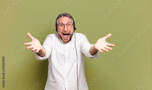 Obraz na płótnie middle age man telemarketer concept