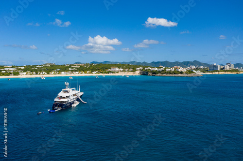 Mega Yacht in Baie Longue St Martin