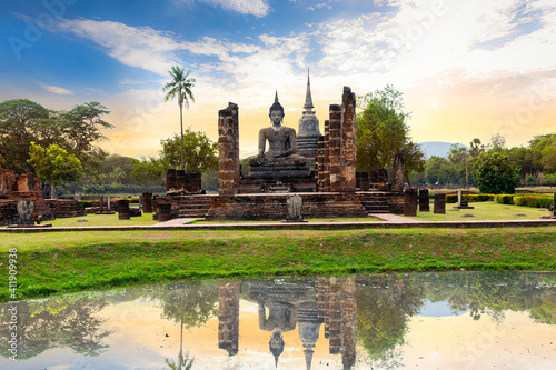 Wat Mahathat Temple in the precinct of Sukhothai Historical Park, a UNESCO World Heritage Site in Thailand © oh_hyyo