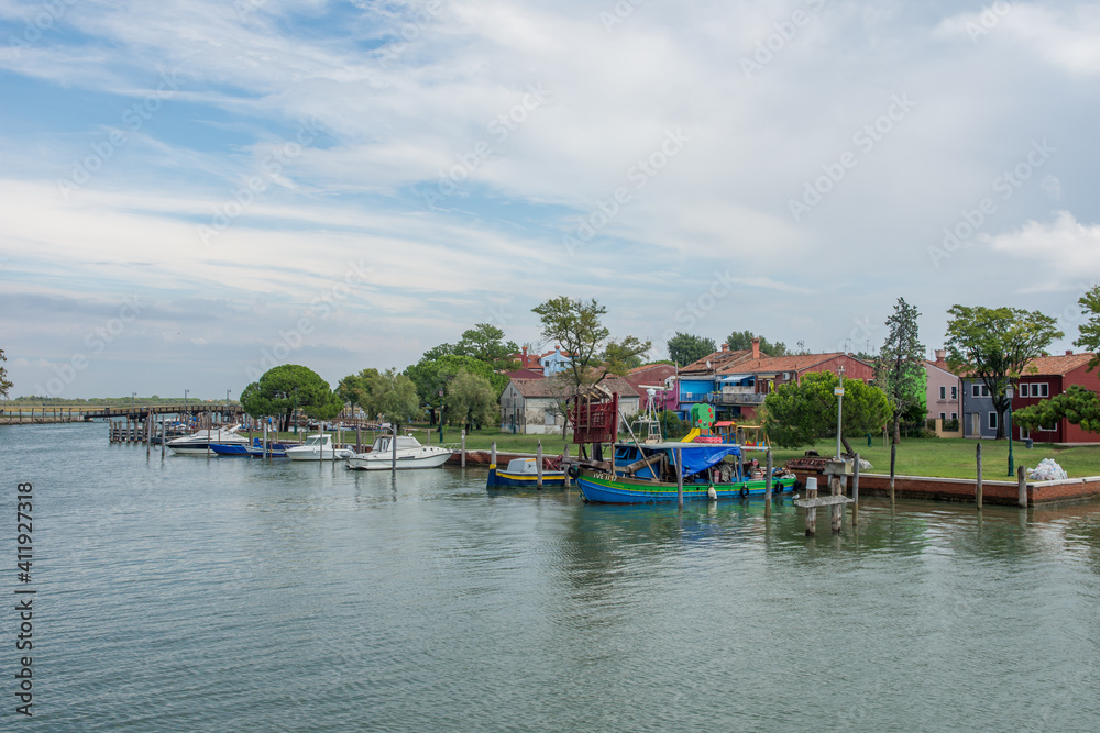 Fototapeta premium discovery of the city of Venice, Burano and its small canals and romantic alleys