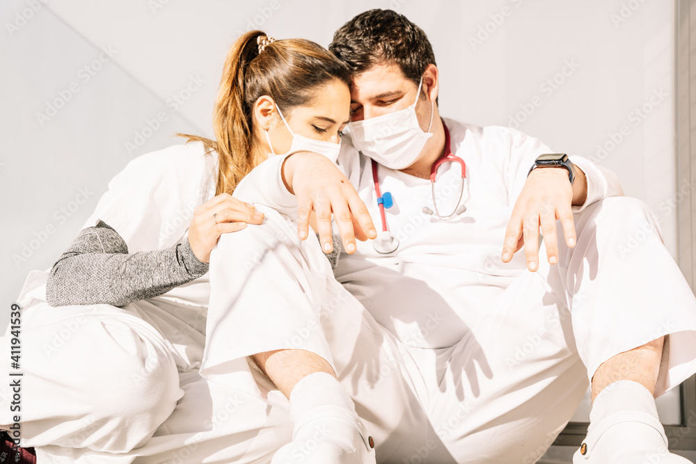 Obraz premium Weary medics sleeping after hard work in clinic