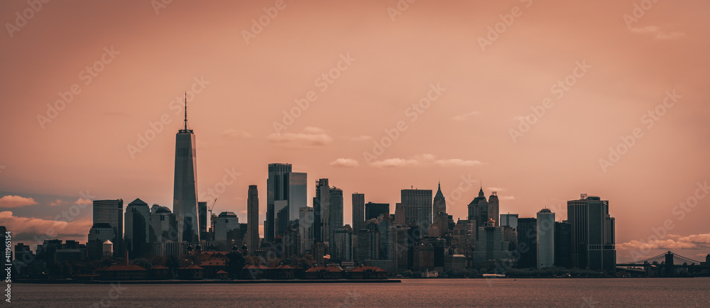 Obraz premium city skyline at sunset