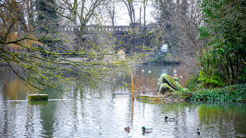 фотографія Crystal Palace Dinosaurs, a series of sculptures of dinosaurs and other extinct