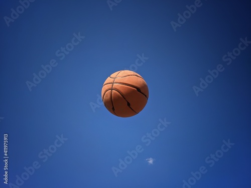 basketball ball in the sky © Николай Срибяник
