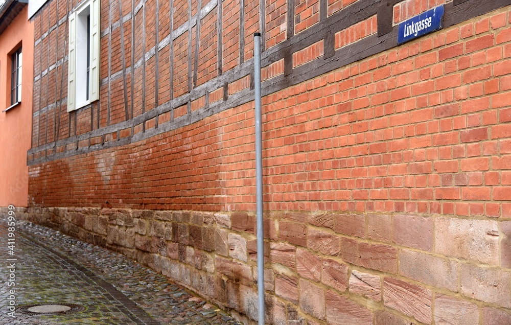 Fachwerkfassade mit roten Ziegelsteinen in der Linkgasse Fachwerkfassade mit roten Ziegelsteinen in der Linkgasse