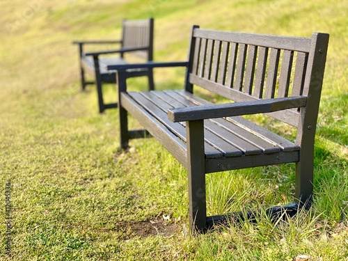 公園のベンチ二つ © smile