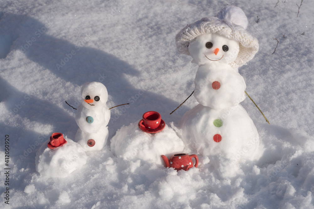 Snowman family with coffee cup. Snow man carrots and tea ceremony. Snowman family with coffee cup. Snow man carrots and tea ceremony.