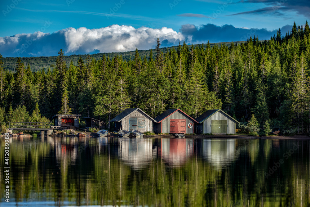 Obraz premium lake in the mountains in the morning, norrland,sverige,sweden, jämtland