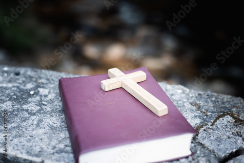 The cross is placed on the scriptures. The concept of praying from the Lord with the power and power of holiness that brings luck and expresses forgiveness through the power of religion, faith.
