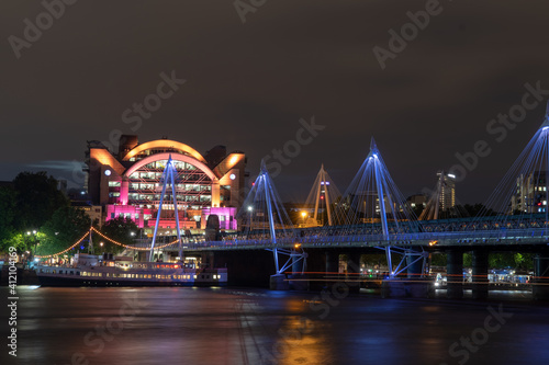 Платно Illuminated Bridge Over River At Night