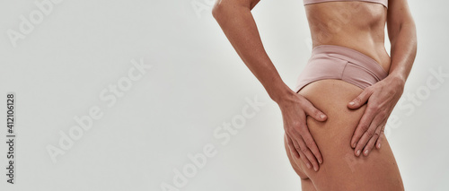 Tableau sur toile Slim middle aged caucasian woman squeezing skin on hip