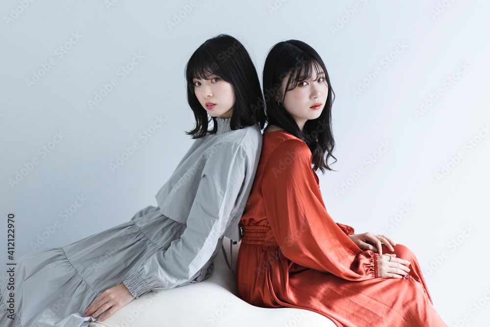 リラックスした2人の女性 リラックスした2人の女性