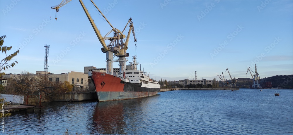 Fototapeta premium port shp, natural photo)