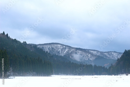 Fototapeta Naklejka Na Ścianę i Meble -  冬の近江の風景