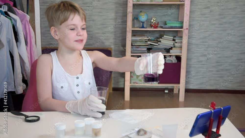 Child blogger is streaming. Home furnishings. Live chemical experiments. Biological experiments. Talented child, child prodigy Child blogger is streaming. Home furnishings. Live chemical experiments. Biological experiments. Talented child, child prodigy