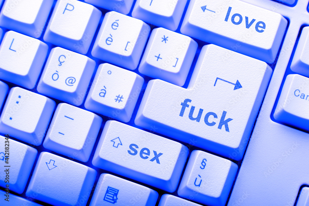 tastiera computer con parole relative al rapporto di coppia sui tasti tastiera computer con parole relative al rapporto di coppia sui tasti