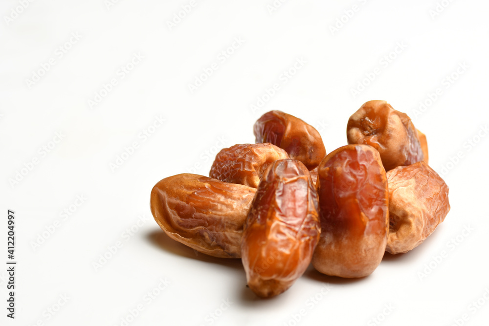 dates fruit , famous for it in the regions of [Al-Qatif, Al-Qassim, Al-Kharj and Al-Hasa] in Saudi Arabia. It is characterized by preserving its good flavor after a long period of storage.